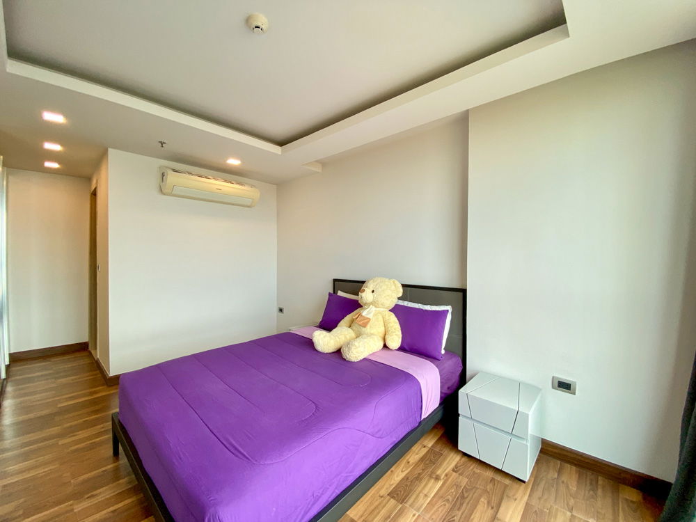 picture 1 Bedroom Condominium @ The Peak Towers - 18/31