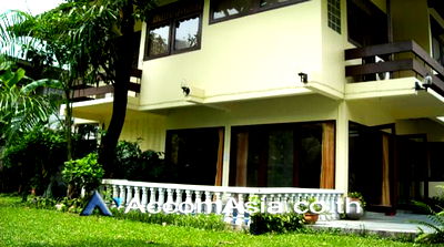 เช่าบ้านเดี่ยว ดิเอ็มโพเรี่ยม : 🔼🔽 AccomA 📩  3 BR House in Khlong Toei Nuea (1712239)