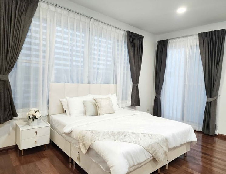รูป ให้เช่าบ้านเดี่ยว 3 ชั้น บ้านหลังใหญ่ เฟอร์นิเจอร์และเครื่องใช้ไฟฟ้าครบ / ทำเลรัชดา ห้วยขวาง / ซอยรัชดานิเวศน์  - รูปที่ 4/19