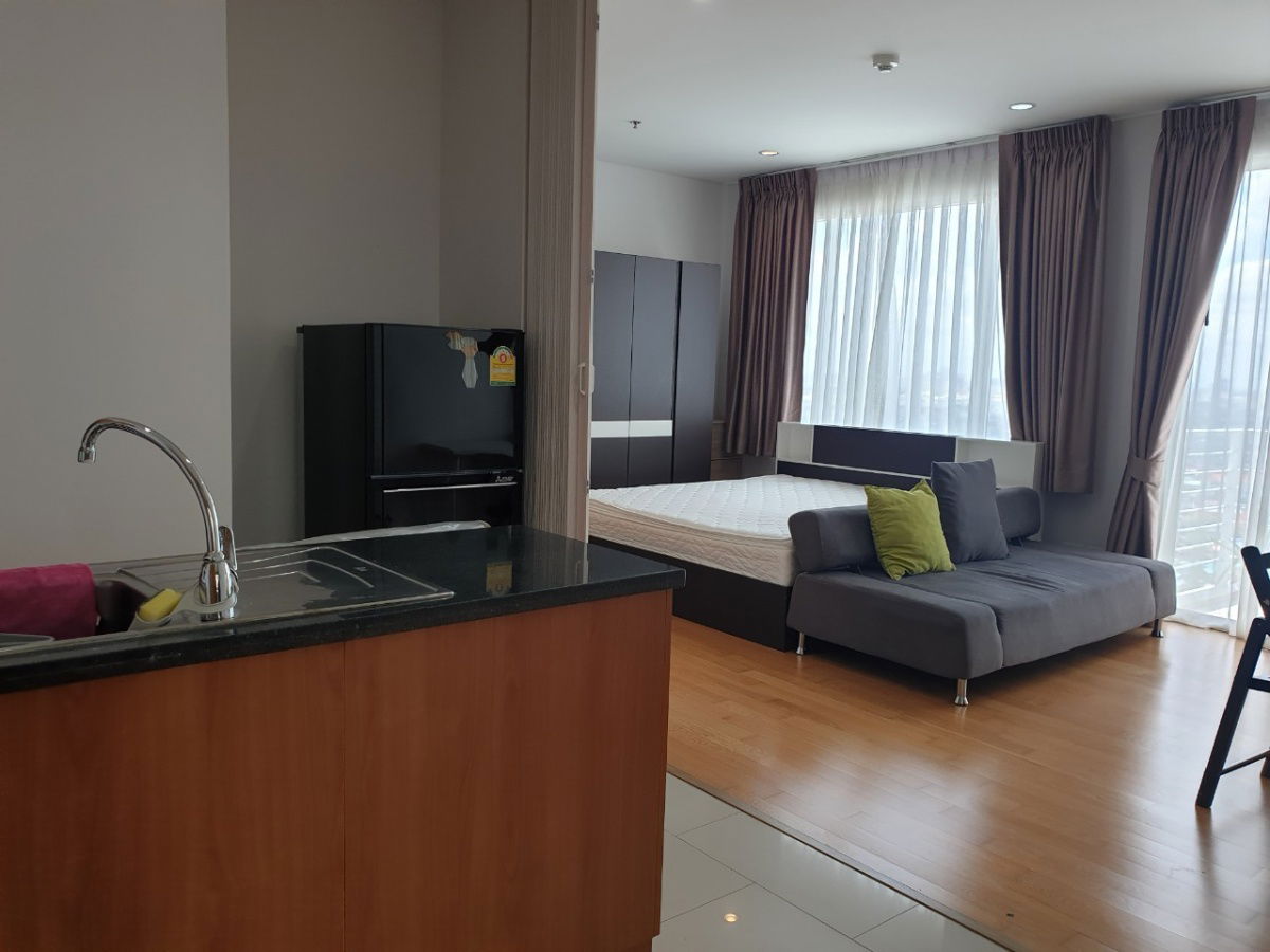 picture OMG1355  < Available 6-Aug-2025 > Large Studio unit + BTS Krung Thon Buri + Cheap RENT @ [ Villa Sathorn condo ] - 5/10