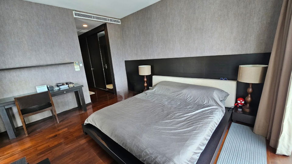 picture Noble Ora                    Thonglor  - 13/19