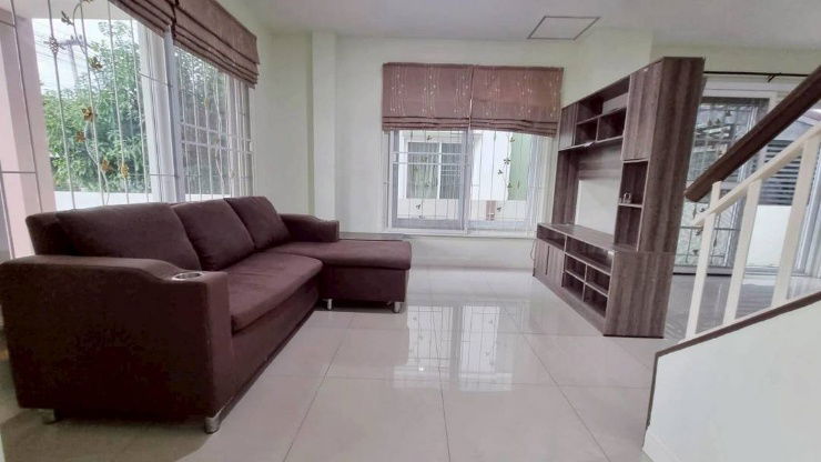 รูป บ้านแฝดให้เช่า สไตส์บ้านเดี่ยว เฟอร์ครบ ลำลูกกาคลองสี่ ลาดสวาย หมู่บ้านบุณฑริกนิวสไตส์ - รูปที่ 5/10