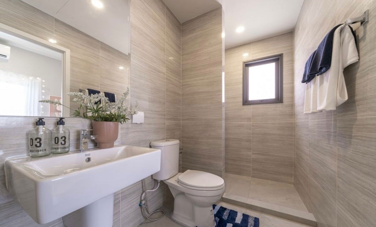 picture Two-story semi-detached house for sale in Britannia Mega Town Bangna. Beautiful, cheap, good location,. Interested? Add me on Line @841qqlnr - 15/18