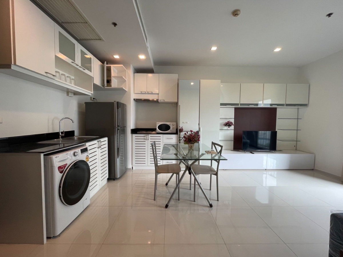 picture Urgent Rent!! Great Price! Beautifully Decorated Unit at Noble Reveal - 5/8