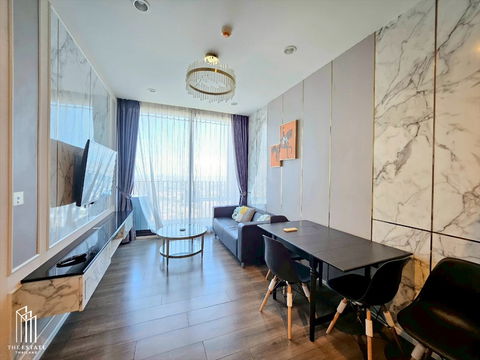 Whizdom Essence for rent, corner unit, wide frontage, high floor, Bangna view, views all the way to Chonburi, 53.14 sq m, 2 bedrooms @ 40,000 baht