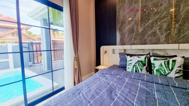 picture Pool villa for sale in the heart of Pattaya, premium location, fully furnished and move in ready - 10/15