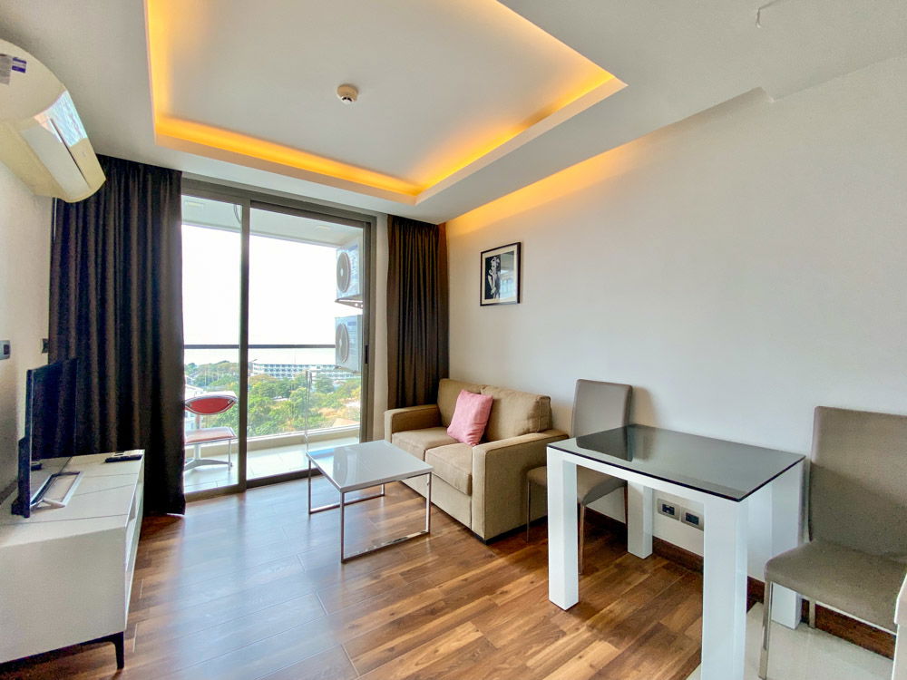 picture 1 Bedroom Condominium @ The Peak Towers - 10/31