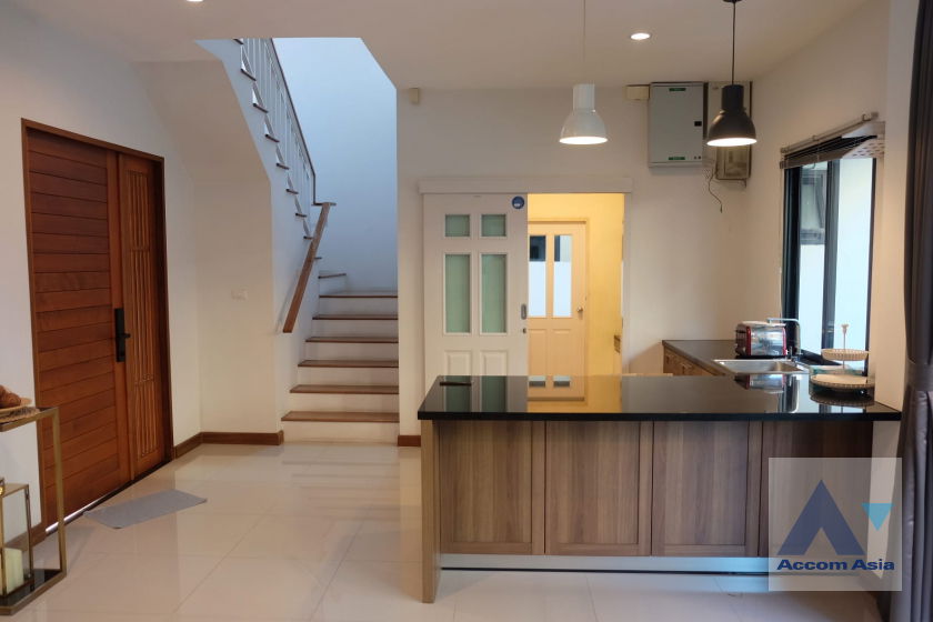 picture 🔼🔽 AccomA 📩 Refreshed and modern home with green views (AA40652) - 11/20
