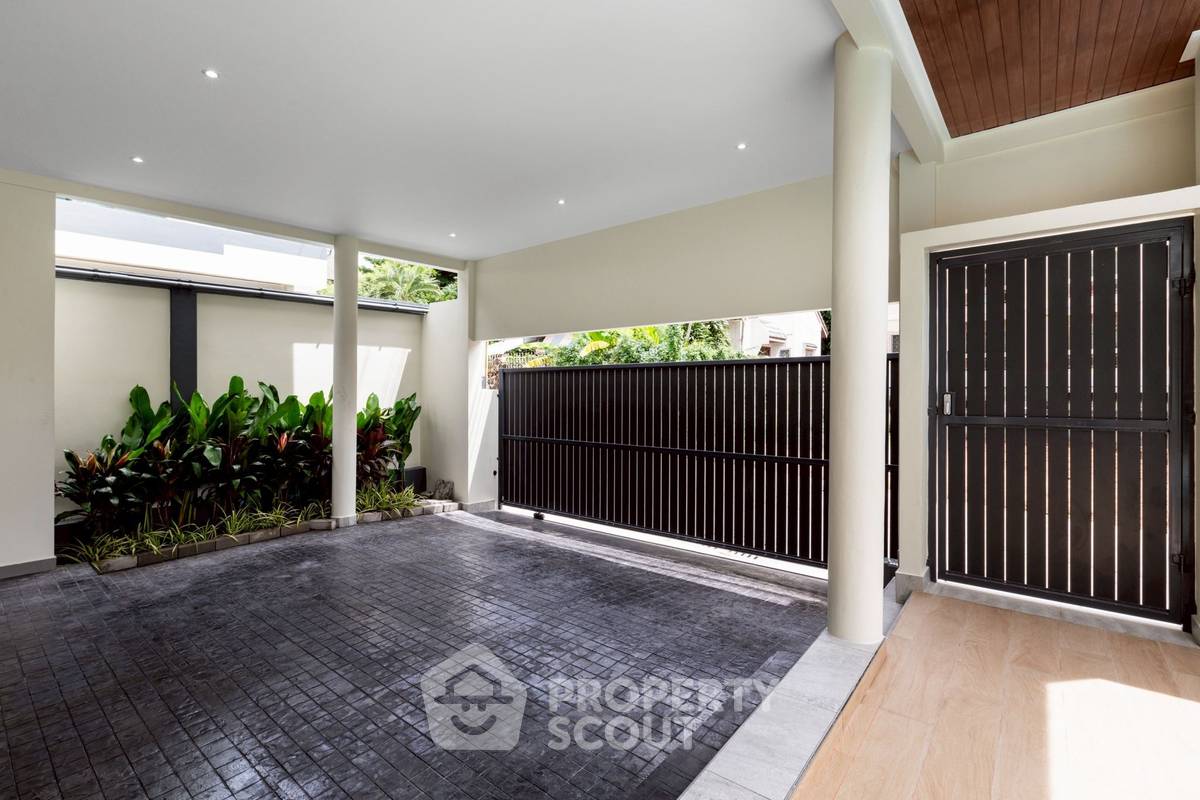 picture 4-BR Villa close to Pattaya South (ID 2229721) - 18/25