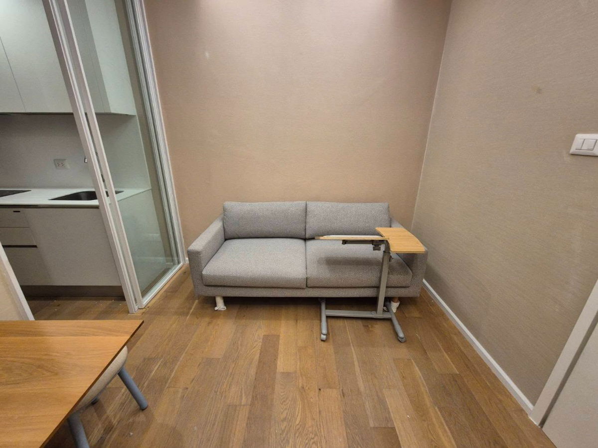 picture For Rent: The Saint Residences Condo *NEW Room* Near MRT Phahon Yothin at Line: @homefinder - 4/10