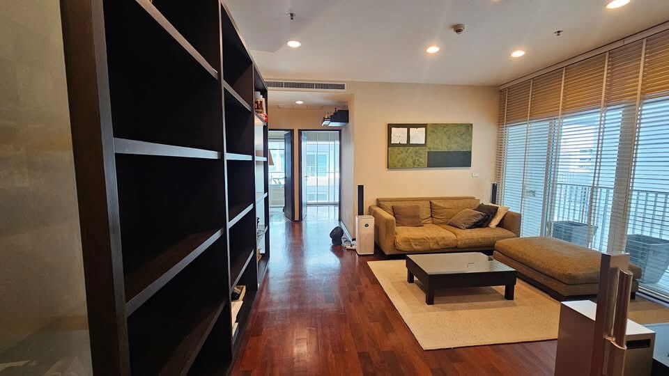 picture Noble Ora                    Thonglor  - 2/19