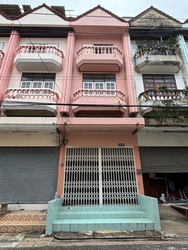 For Rent a commercial building in Soi Serithai 32 Tel.0999983897