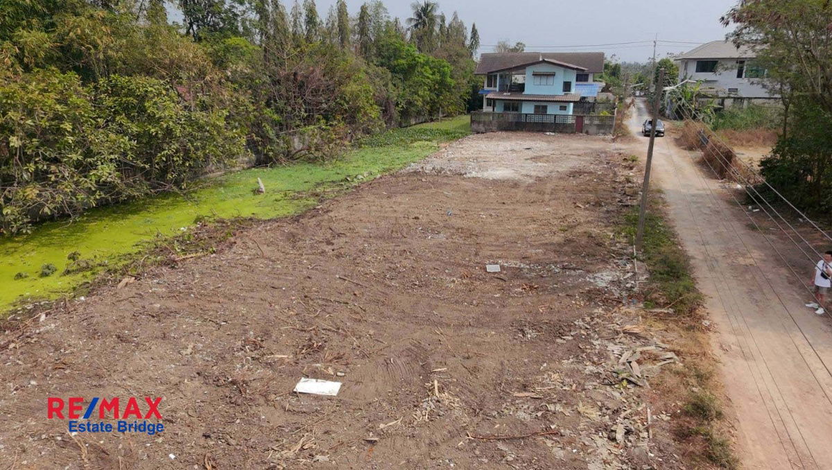 picture Vacant land for sale ▪ Two plots, totaling 400 square wah (200 square wah), sold separately at 200 square wah each. 12,000 baht per square wah. - 2/5