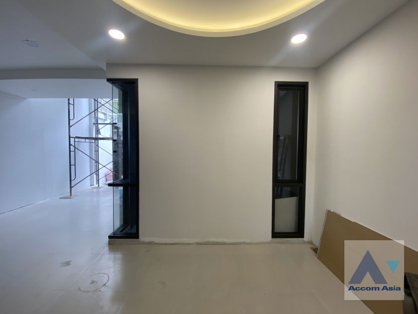 รูป 🔼🔽 AccomA 📩 Newly renovated 3 BR House in Khlong Ton Nuea (AA44322) - รูปที่ 4/20