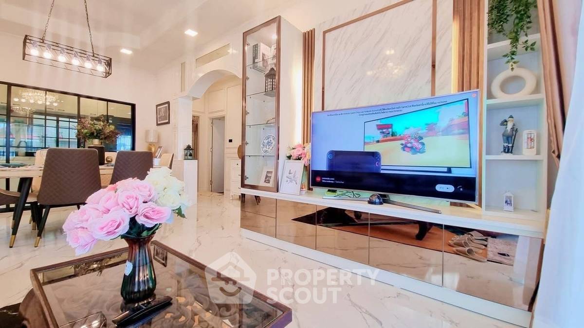 picture 2-BR Villa close to East Pattaya (ID 2229676) - 4/17