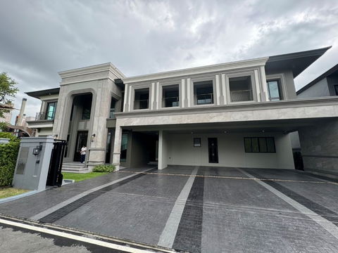 ขายหรือเช่าบ้านเดี่ยวหรู 2 ชั้น แกรนด์ บางกอก บูเลอวาร์ด กรุงเทพกรีฑา ไตล์ Modern LuxuryClassic ขนาด 135ตร.ว. ใกล้สนามบินสุวรรณภูมิ 