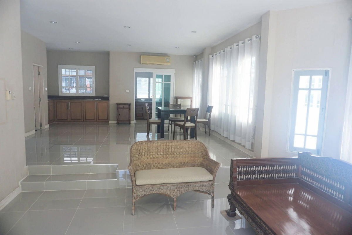 รูป บ้านเดี่ยว   พร้อมอยู่ให้เช่า ถนน ศรีนครินทร์ 51 - รูปที่ 2/5