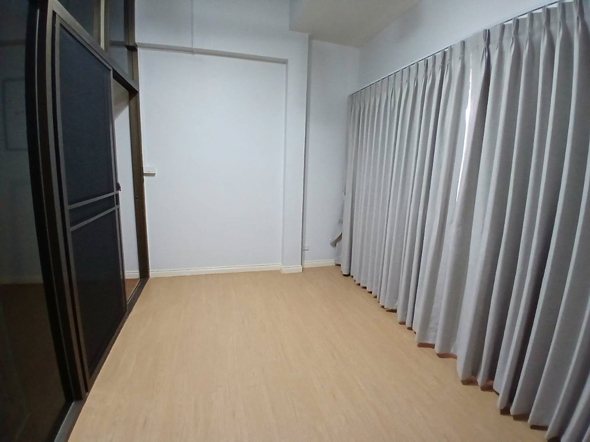 รูป  ให้เช่าบ้านแฝด 3 ชั้น สัมมากร รามคำแหง 112 Tel. 0999983897 - รูปที่ 22/28