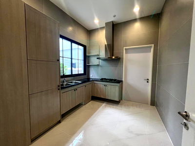 บ้านเดี่ยวให้เช่า : 📌 ให้เช่าบ้านเดี่ยว 2 ชั้น นาราสิริ พหล-วัชรพล 4 ห้องนอน 5 ห้องน้ำ