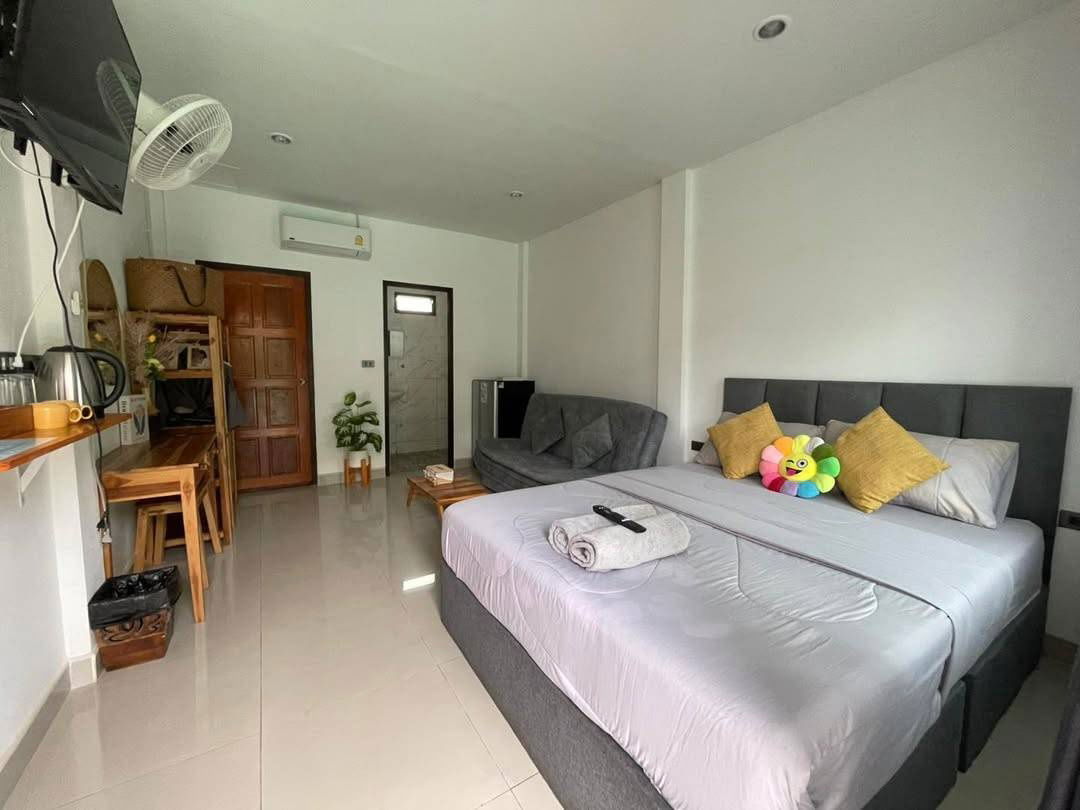 รูป 🏡 รีสอร์ตพร้อมดำเนินกิจการทันที 5 ห้อง บนเกาะล้าน เหมาะกับนักลงทุนมือใหม่ งบน้อย กำไรดี 📍ทำเลดี เดินทางสะดวก  - รูปที่ 4/9