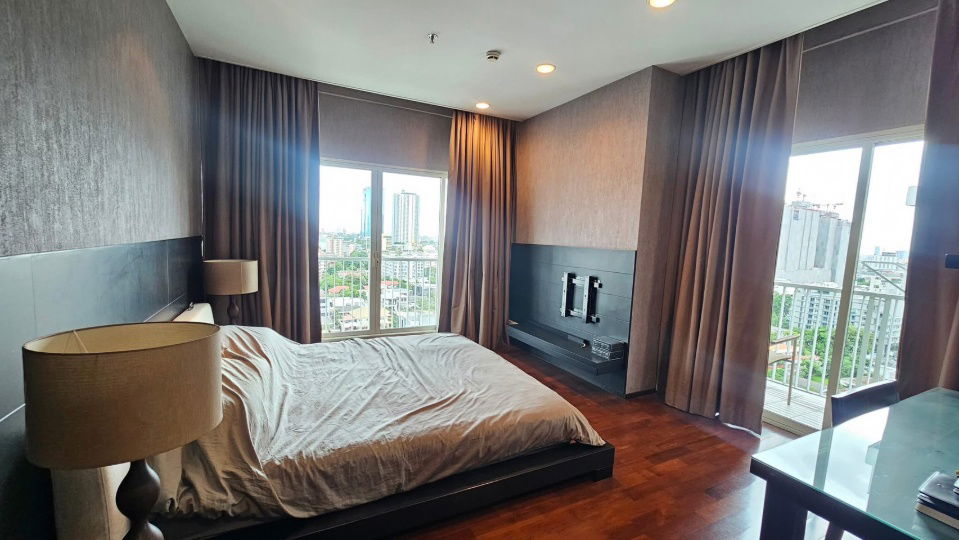 picture Noble Ora                    Thonglor  - 5/19