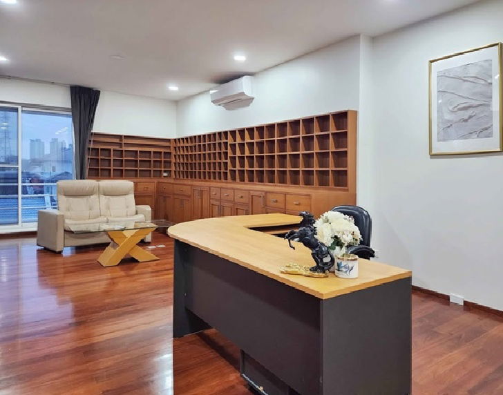 รูป ให้เช่าบ้านเดี่ยว 3 ชั้น บ้านหลังใหญ่ เฟอร์นิเจอร์และเครื่องใช้ไฟฟ้าครบ / ทำเลรัชดา ห้วยขวาง / ซอยรัชดานิเวศน์  - รูปที่ 12/19