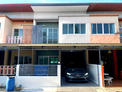 Townhouses for sale : Townhouse for sale, Sap Yangyuen - Samut Prakan, Land size 34.7 square wah, 3 bedrooms 2 bathrooms