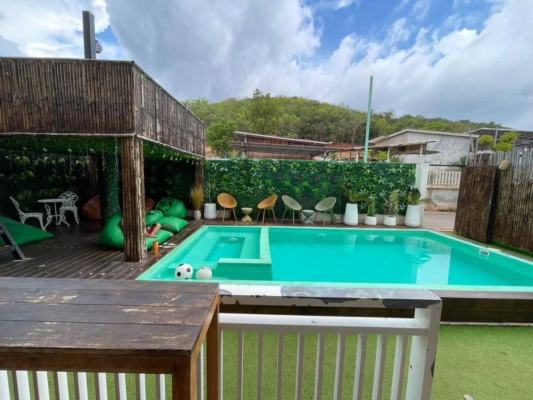 รูป 🏡 รีสอร์ตพร้อมดำเนินกิจการทันที 5 ห้อง บนเกาะล้าน เหมาะกับนักลงทุนมือใหม่ งบน้อย กำไรดี 📍ทำเลดี เดินทางสะดวก  - รูปที่ 2/9