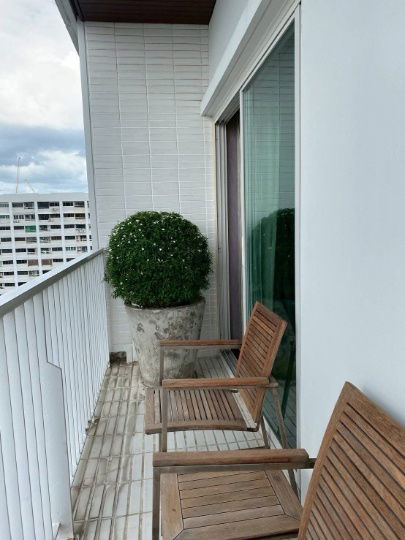 picture Noble Ora                    Thonglor  - 18/19