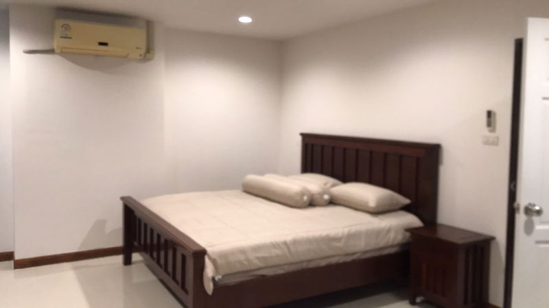 คอนโดให้เช่า : เช่าสุขุมวิท ลีฟวิ่ง ทาวน์ สวย พร้อมอยู่ ใกล้ MRT เพชรบุรี สนใจแอตไลน์ครับ@841qqlnr