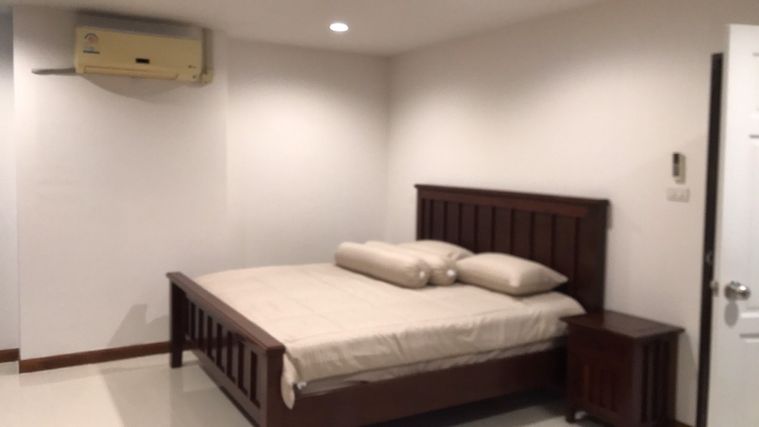 Condo for rent at Sukhumvit Living Town, beautiful, ready to move in, near MRT Phetchaburi. Interested? Add me on Line @841qqlnr