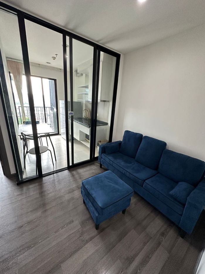 picture BTS On Nut 1 km. Free shuttle bus Price  15,000 Baht Condo The Base Park East ( Rental ) - 3/14