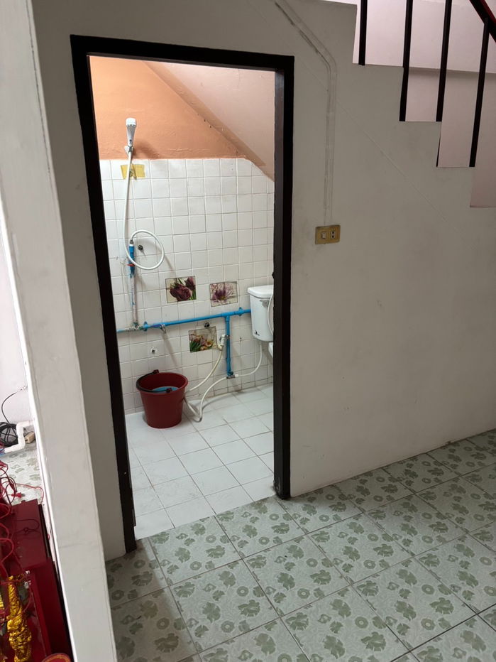 picture For Rent a commercial building in Soi Serithai 32 Tel.0999983897 - 7/24