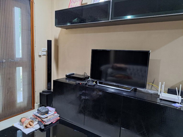 รูป บ้านหลังใหญ่ หัวมุม ลมเย็น อยู่สบาย เหมาะกับครอบครัวใหญ่หรือคนมีรถหลายคัน 🏡 3 นอน 4 น้ำ ห้องแม่บ้านแยก มีแอร์ 6 ตัว - รูปที่ 4/9