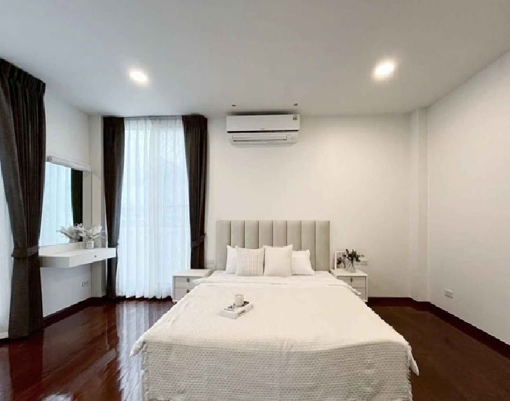 รูป ให้เช่าบ้านเดี่ยว 3 ชั้น บ้านหลังใหญ่ เฟอร์นิเจอร์และเครื่องใช้ไฟฟ้าครบ / ทำเลรัชดา ห้วยขวาง / ซอยรัชดานิเวศน์  - รูปที่ 7/19