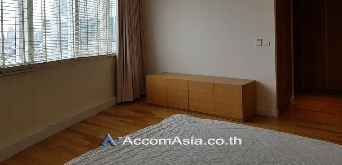 picture 🔼🔽 AccomA 📩 Modern condo with pool view and soft white interiors (1514268) - 7/14