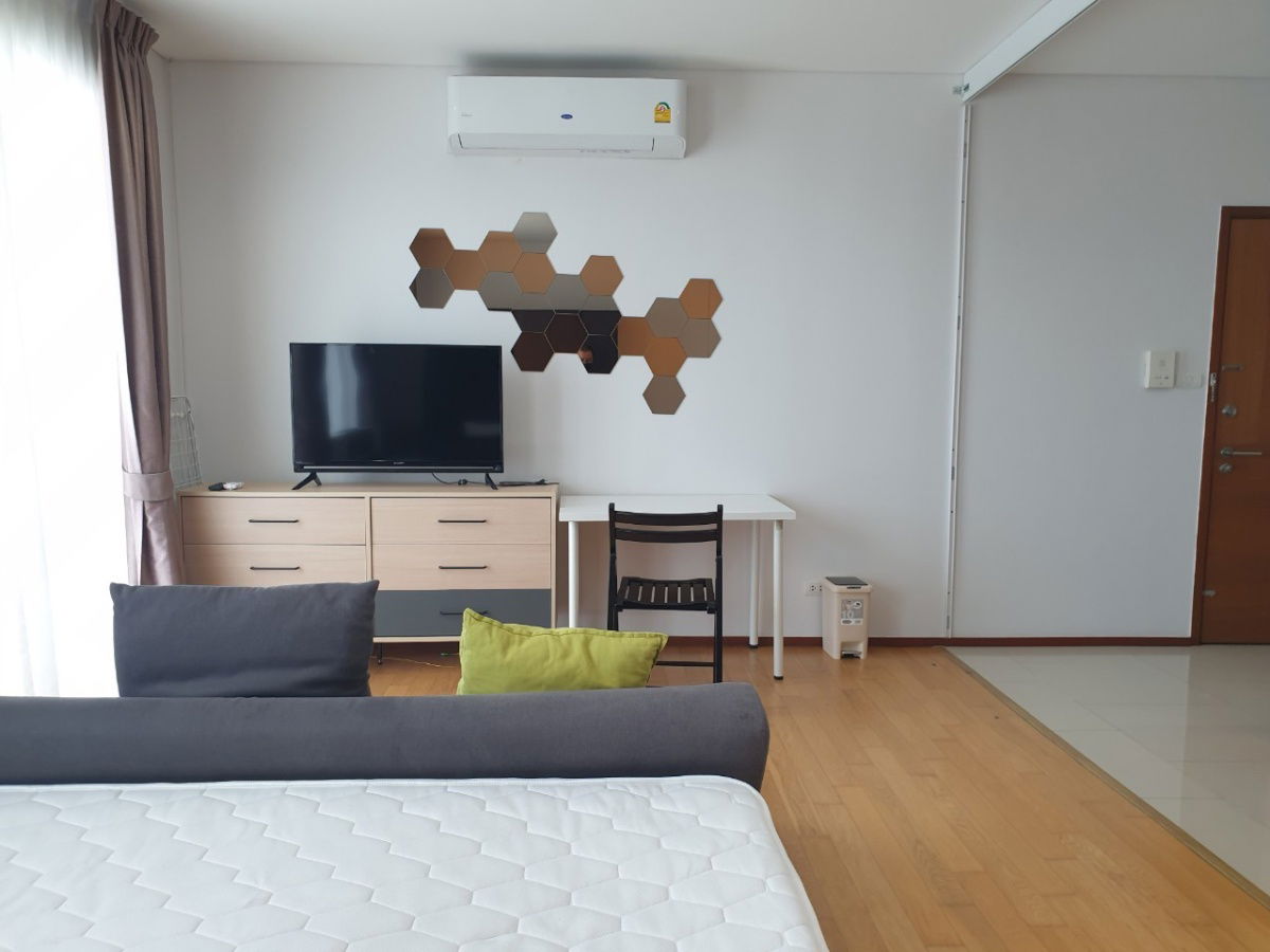 picture OMG1355  < Available 6-Aug-2025 > Large Studio unit + BTS Krung Thon Buri + Cheap RENT @ [ Villa Sathorn condo ] - 4/10