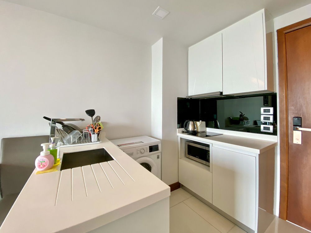picture 1 Bedroom Condominium @ The Peak Towers - 12/31