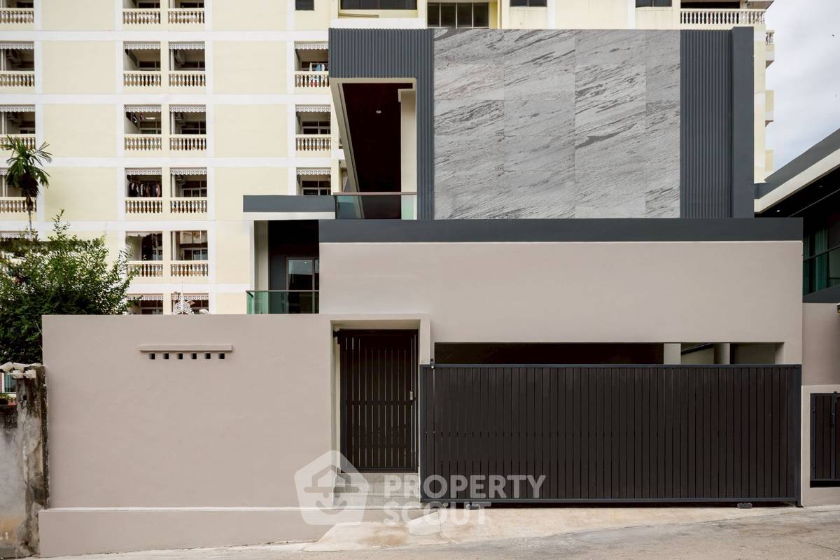 picture 4-BR Villa close to Pattaya South (ID 2229721) - 22/25
