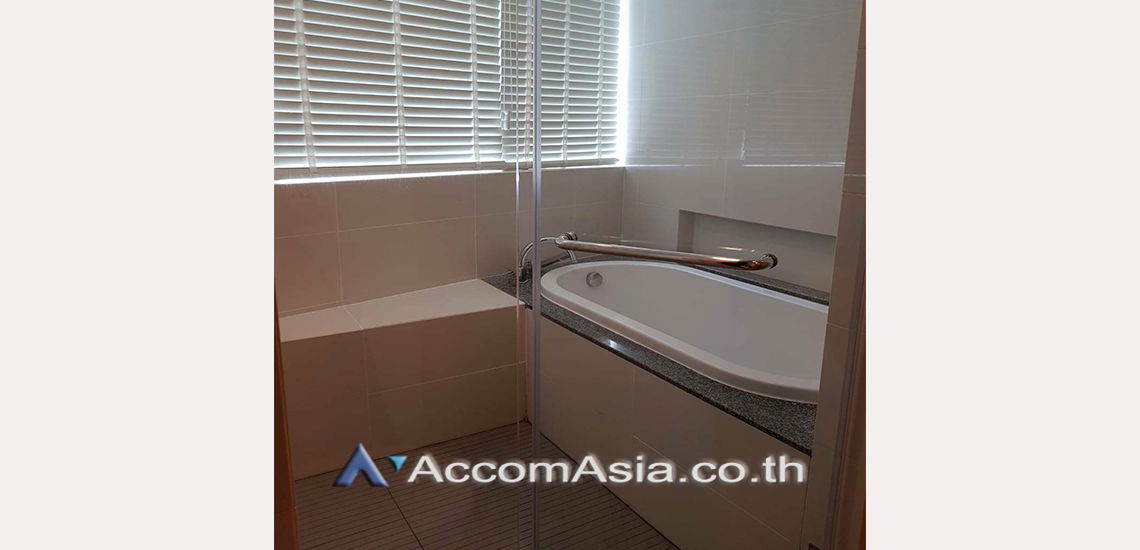 picture 🔼🔽 AccomA 📩 Modern condo with pool view and soft white interiors (1514268) - 12/14