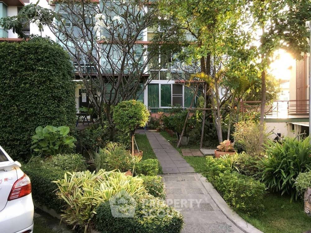 picture 1-BR Condo at The Iris near ARL Hua Mak (ID 386234) - 3/5