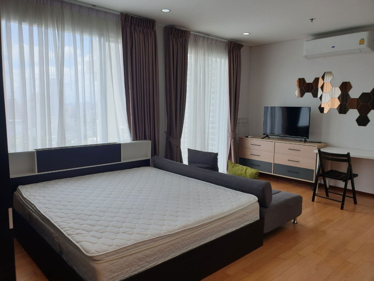 picture OMG1355  < Available 6-Aug-2025 > Large Studio unit + BTS Krung Thon Buri + Cheap RENT @ [ Villa Sathorn condo ] - 2/10