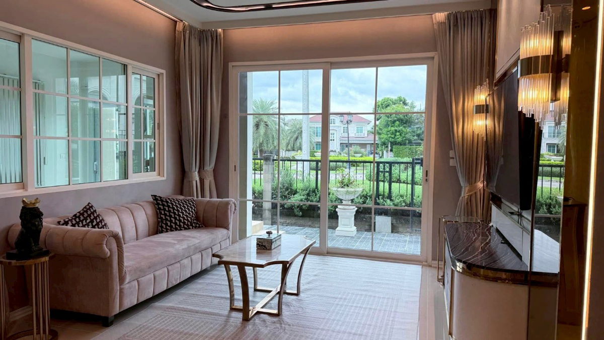 รูป 🏡 ปล่อยเช่าบ้านเดี่ยวแปลงมุมสุดหรู แต่งครบ พร้อมอยู่ Grandio ลาดพร้าว – เกษตรนวมินทร์ (หลังบ้านตัวอย่าง ตกแต่งหรู เฟอร์ครบ วิวสวนหน้าโครงการ) - รูปที่ 3/16