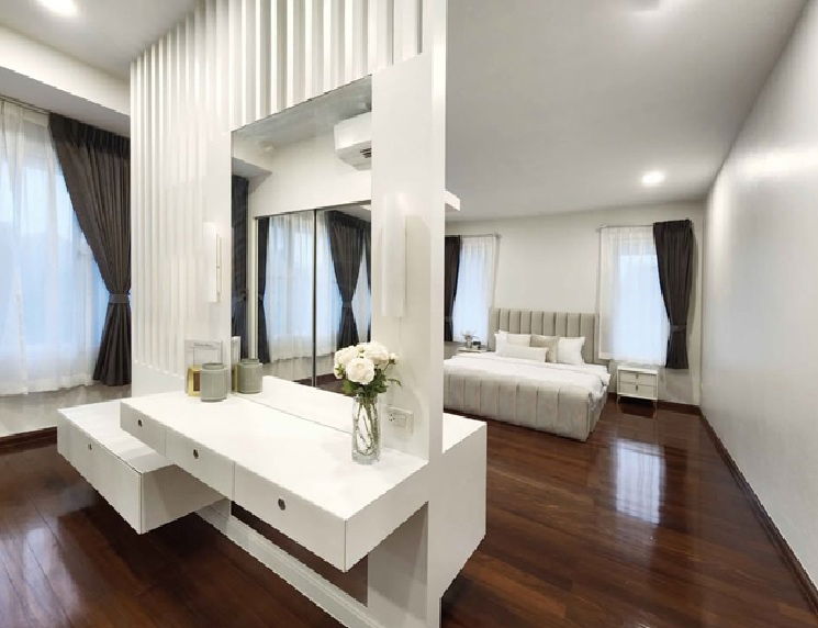 รูป ให้เช่าบ้านเดี่ยว 3 ชั้น บ้านหลังใหญ่ เฟอร์นิเจอร์และเครื่องใช้ไฟฟ้าครบ / ทำเลรัชดา ห้วยขวาง / ซอยรัชดานิเวศน์  - รูปที่ 5/19