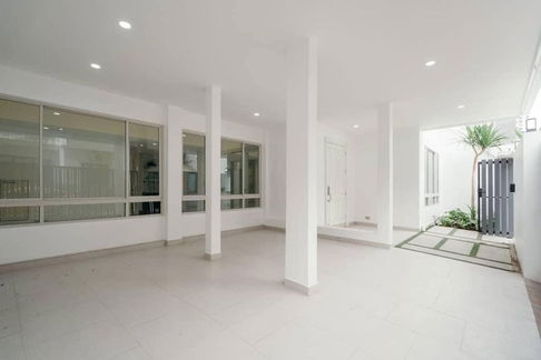 🏡✨ 4-Story Townhome for Sale in Sukhumvit, Bangkok ✨🏡 🌟