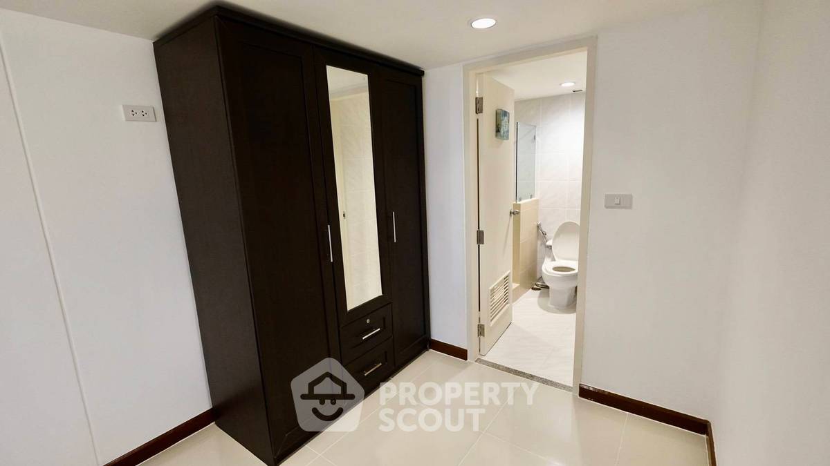 picture 1-BR Condo at Omni Tower near BTS Nana (ID 556551) - 7/14