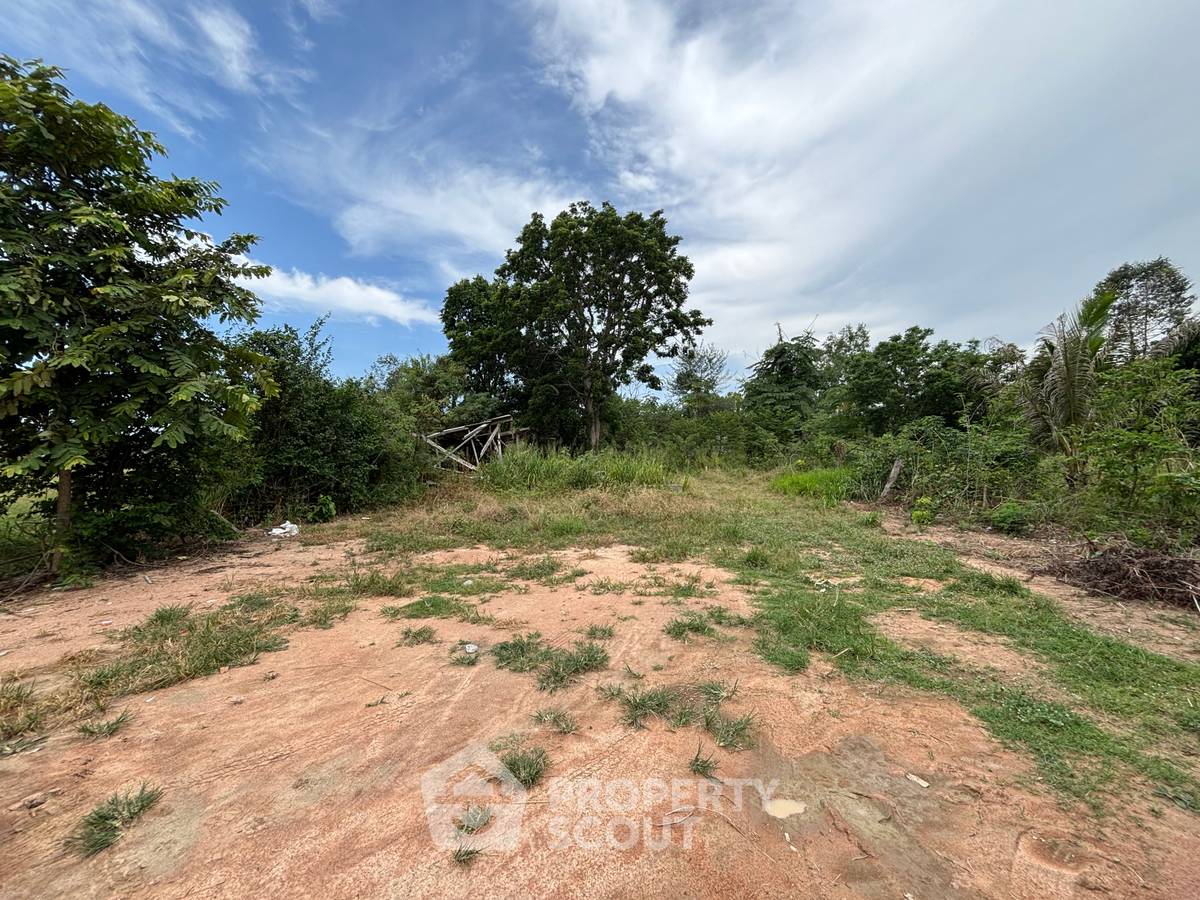 picture 2,760 m² Land for Sale close to Pattaya (ID 2229678) - 1/12
