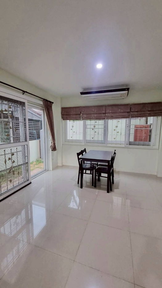รูป บ้านแฝดให้เช่า สไตส์บ้านเดี่ยว เฟอร์ครบ ลำลูกกาคลองสี่ ลาดสวาย หมู่บ้านบุณฑริกนิวสไตส์ - รูปที่ 6/10