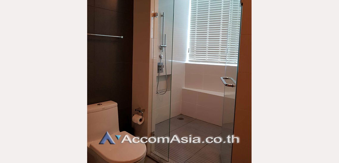 picture 🔼🔽 AccomA 📩 Modern condo with pool view and soft white interiors (1514268) - 13/14