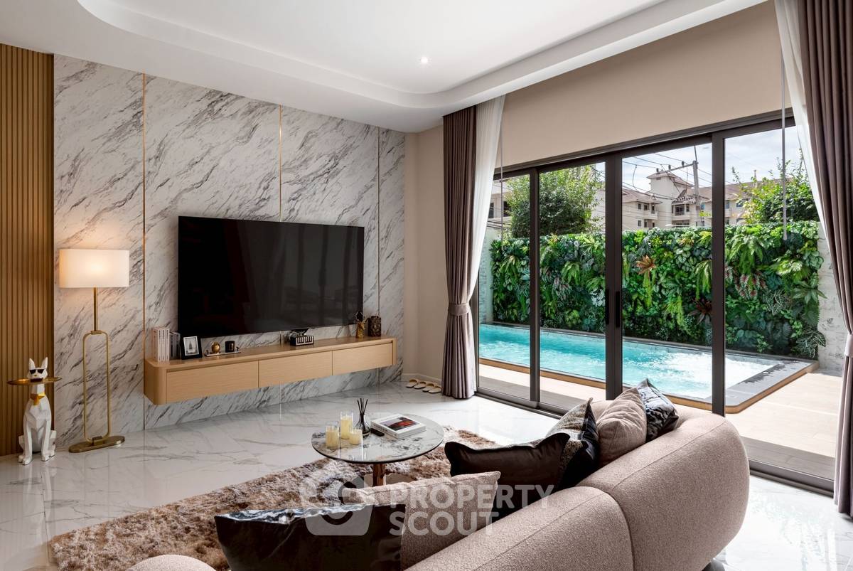 picture 4-BR Villa close to Pattaya South (ID 2229721) - 3/25